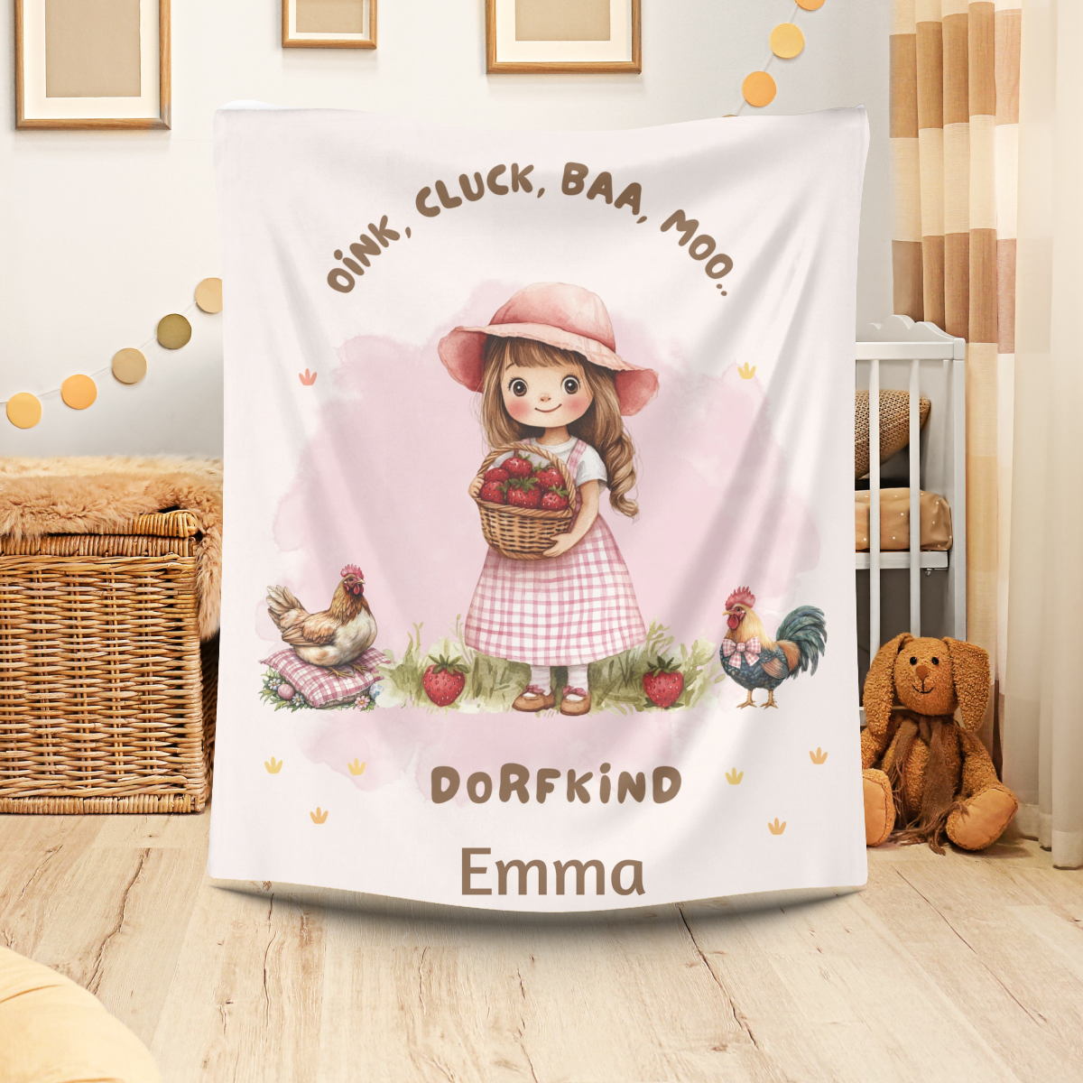 Babydecke Dorfkind Name Mädels Motiv Mädchen mit Korb Erdbeeren Hahn Huhn