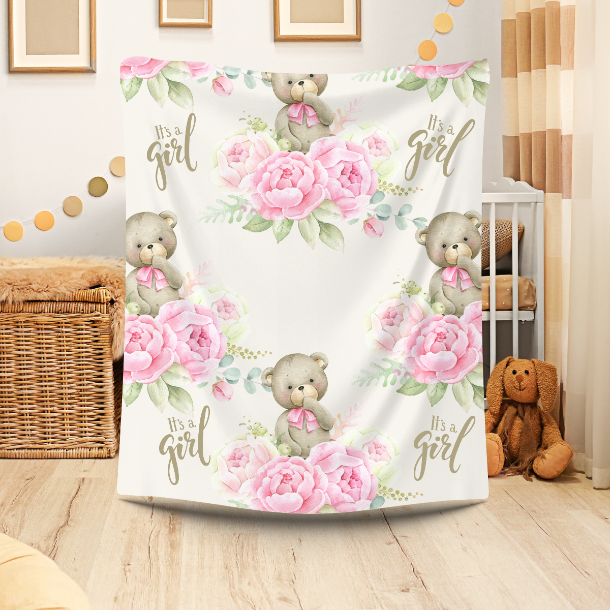 Babydecke its-a girl  mit Teddy und Rosen perfekt für Mädchen, gesäumte Kanten