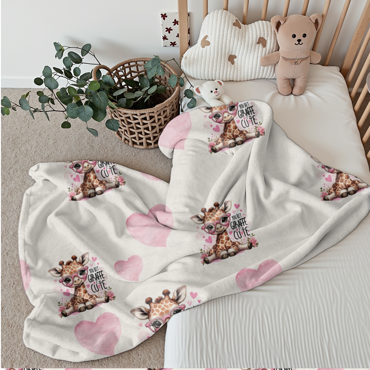 Babydecke mit frecher Giraffe  Rückseite clean weiß, trocknergeeignet, waschbar bei 30 Grad