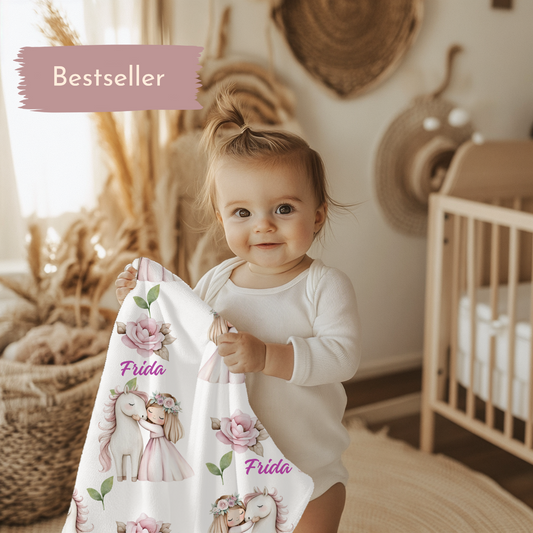 Motiv  märchenhaftem Design mit Einhorn und  kleinen Mädchen, Blätter und Name